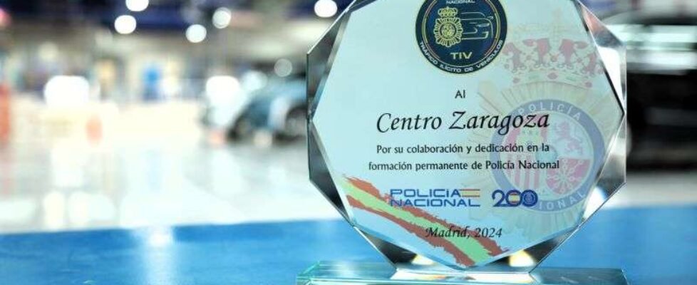 Centro Zaragoza placa Policia Nacional