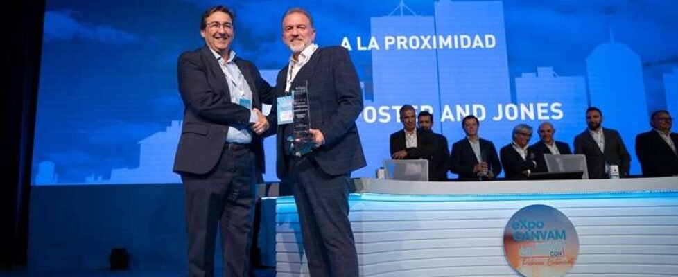 Javier Salas-Garantía Global-Premio Proximidad-Ganvam-Adam Foster and Jones