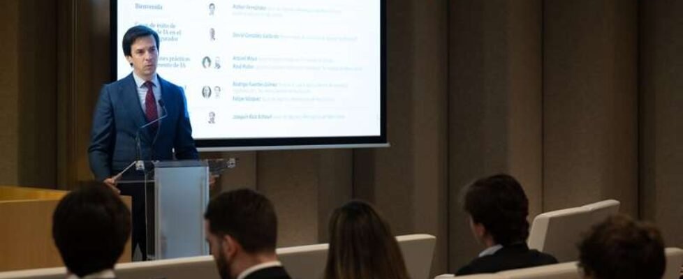 Cátedra Pérez-LlorcaIE Seguros-Rafael Fernández, Socio de Seguros y Reaseguros de Pérez-Llorca y profesor adjunto IE Law School