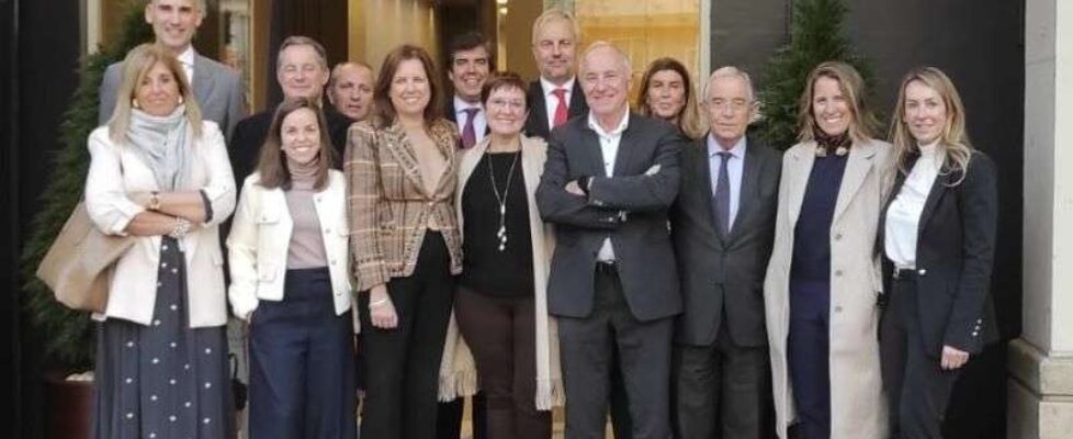 Mapfre Elena Sanz visita el Colegio de Barcelona
