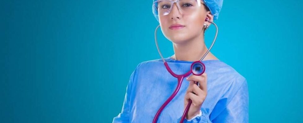 Trabajadora-medicina-salud - gratuita