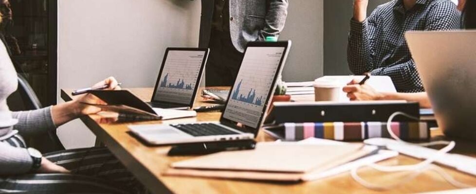 equipo-trabajo-ejecutivos-estadística-gratuita