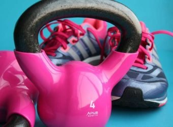 deporte-gimnasio-ejercicio-pesas-correr-gratuita
