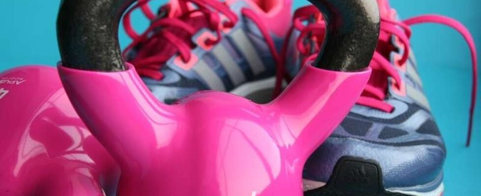 deporte-gimnasio-ejercicio-pesas-correr-gratuita