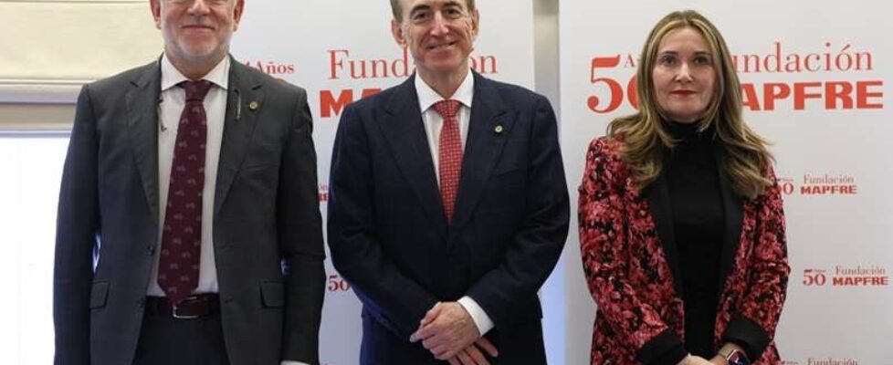 Fundación Mapfre-50 aniversario-Julio Domingo, Antonio Huerta y Elvira Vega_2