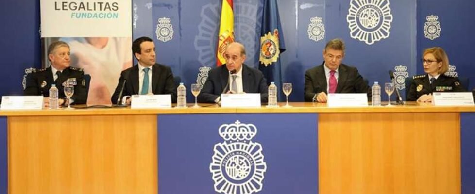 Presentación campaña - mantente alerta - fundación legálitas y policia nacional