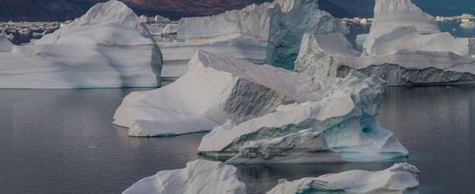 glaciar-iceberg-artico-expedicion-gratuita