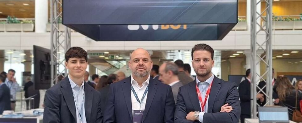 garantía global Ignacio-Salas,-José-Antonio-Lozano-y-David-Ventura-en-el-Congreso-Faconauto-2025