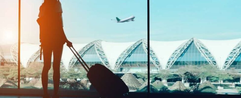 Silhouette,Woman,Travel,With,Luggage,Looking,Without,Window,At,Airport