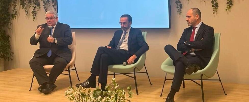 MUTUALIDAD Rafael Navas (director general) Enrique Sanz (presidente) Fernando Ariza (director adjunto)