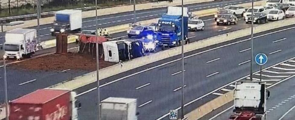 DGT siniestro accidente Camion