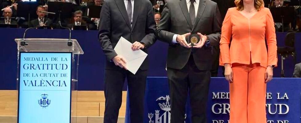 colegio valencia-medalla gratitud- valencia