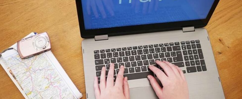 viajar-ordenador-digital-IA-online-gratuita