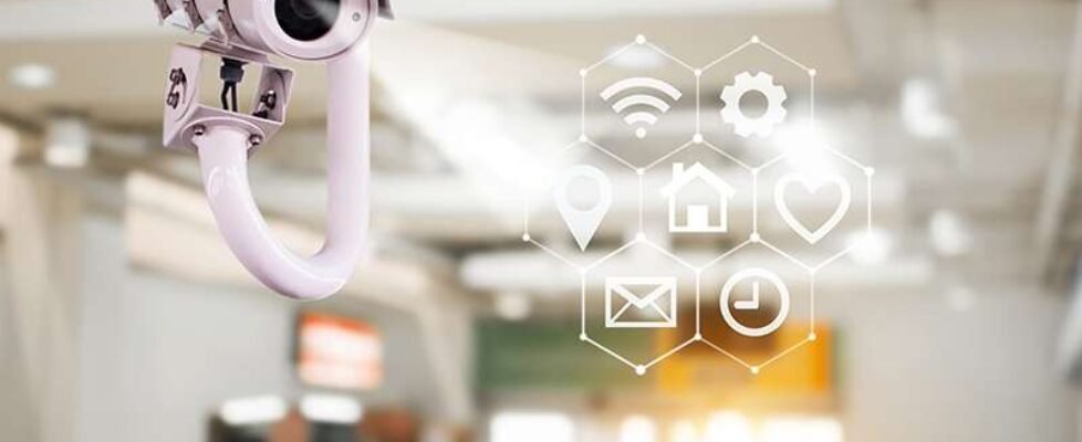 Cómo los sistemas modernos de vigilancia impactan en el precio del seguro inmobiliario