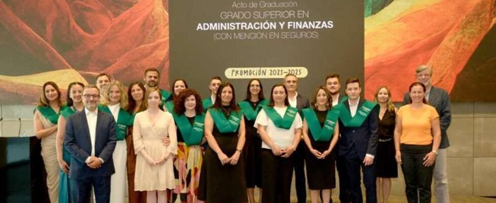 caser academy primera graduación grado superior en administración y finanzas y seguros