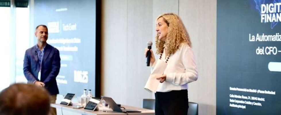 credito y caución charla sobre automatizacion integilentes en oficinas del cfo