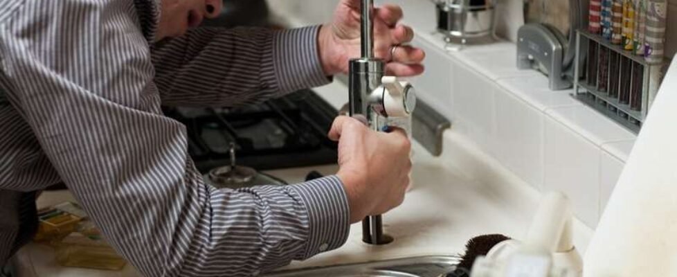 fontanero-daños agua- casa-hogar-gratuita