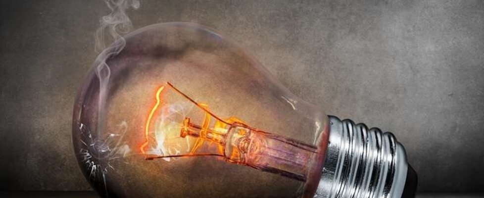 luz- apagon-bombilla-electricidad-daño electrico-- gratuita