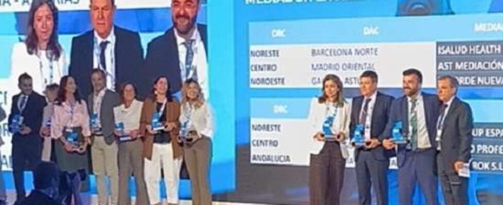 uniteco Juan Pablo Núñez CEO de Uniteco recoge el premio como mejor corredor 2024 (002)