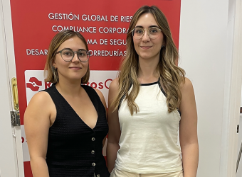 Laura Pérez y Débora Kabacnicas, en el área de Marketing y Comunicación de Recoletos Consultores
