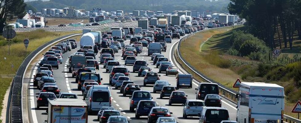 Fundación RACE ofrece las claves de una conducción segura ante la próxima operación salida