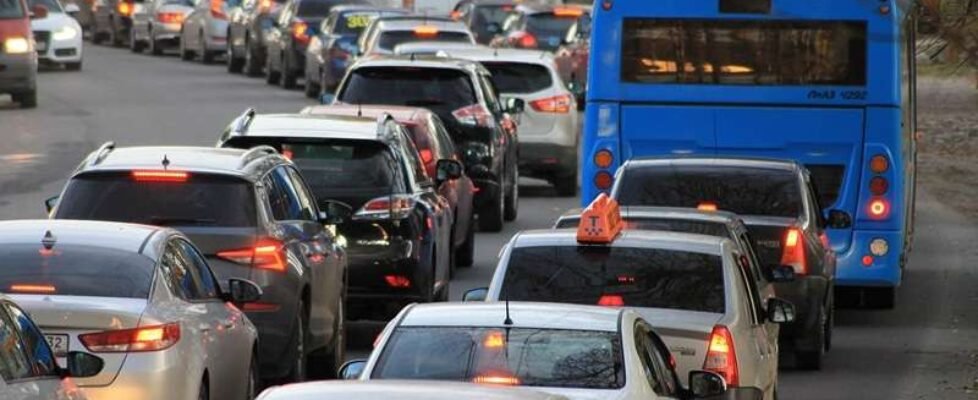 carretera vehiculos coches trafico - gratuita