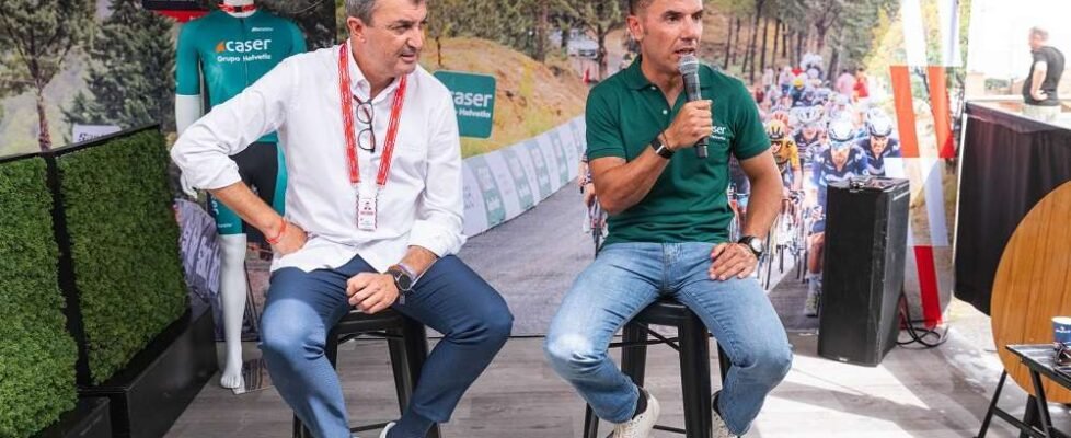 caser Javier Guillén director de La Vuelta junto con Purito Rodríguez (002)