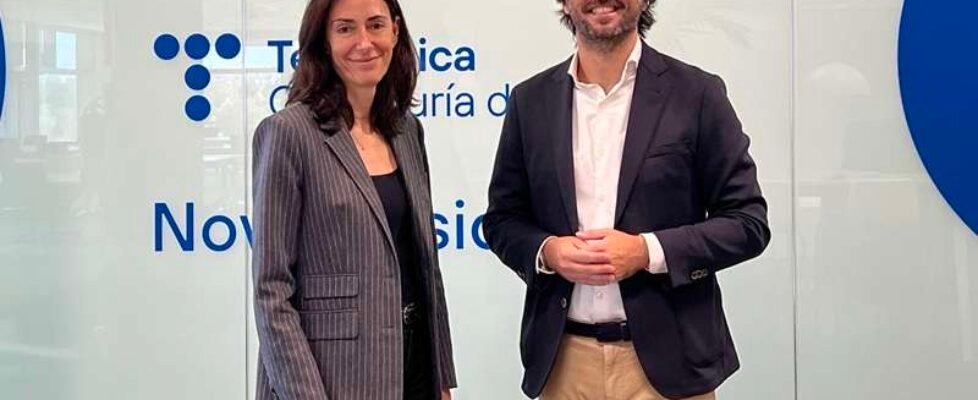 Amaia Ayerdi Pérez, directora de Desarrollo de Negocio y Operaciones en Telefónica Seguros y Alberto Ocarranza, presidente de Fecor
