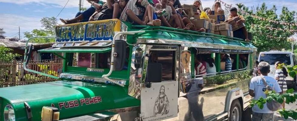 Fundación mapfre - premio social - confederacion internacional san vicente de paul (SSVP) -filipinas Transport back to Village