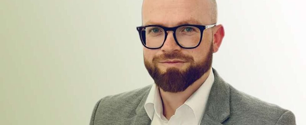 Jason Abbot - Provenir