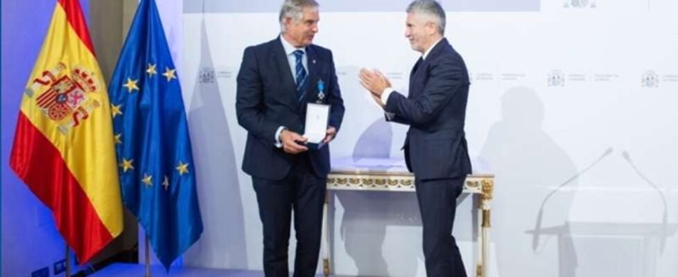 El presidente del RACE recibe la Medalla al Mérito de la Seguridad Vial