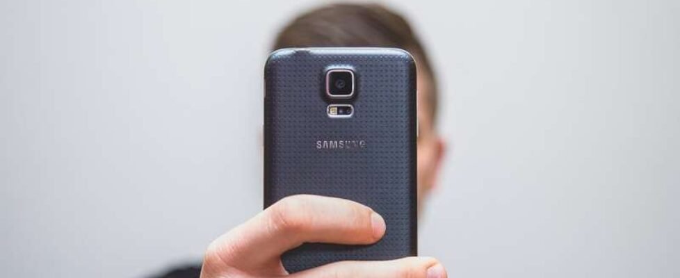 movil dispositivo digital selfie llamada menaje whatsapp- gratuito