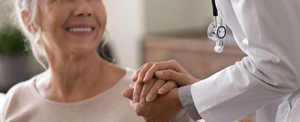 El seguro de Salud tiene en el envejecimiento poblacional uno de sus grandes retos