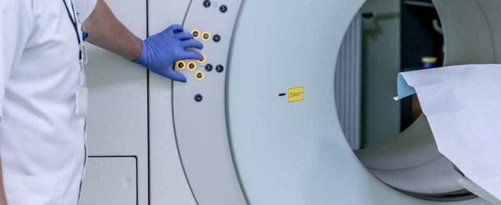 escaner resonancia prueba medica tartamiento diagnostico medicina salud - gratuita