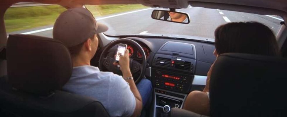 coche autónomo conducir sin manos movil volante - gratuita