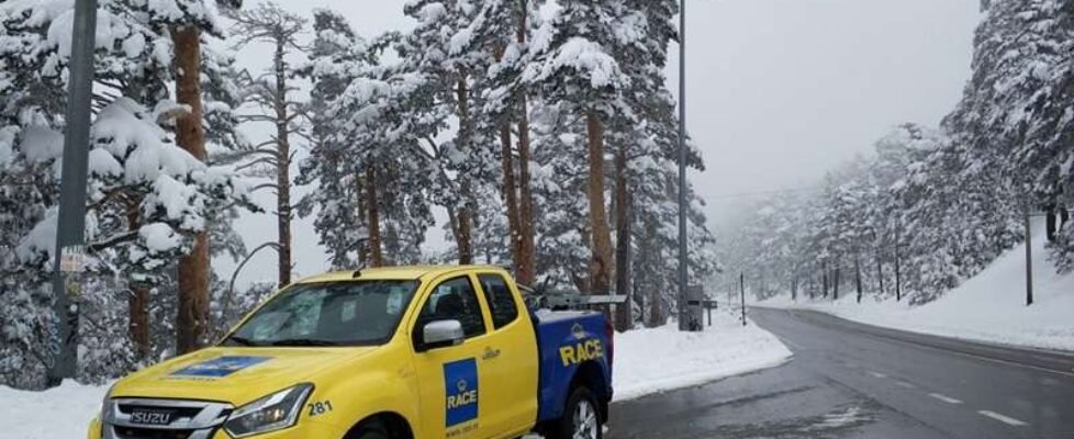 RACE - Grúa con nieve