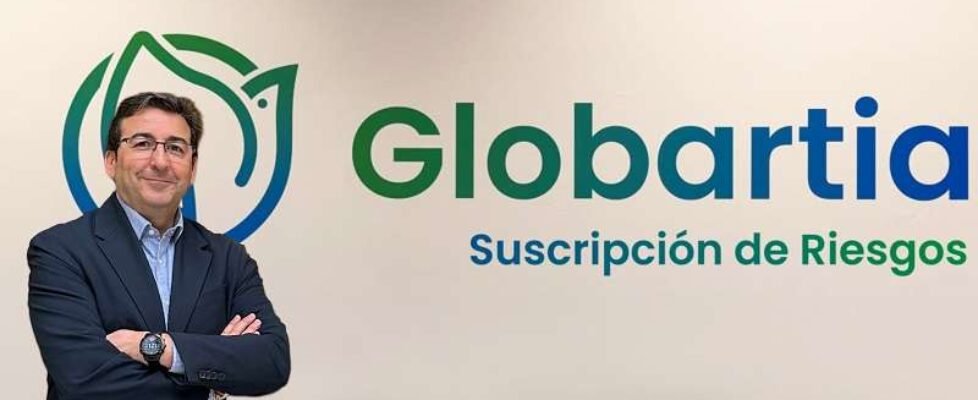 globartia Javier-Salas-en-las-ogicinas-de-Globartia-Suscripción-de-Riesgos (002)