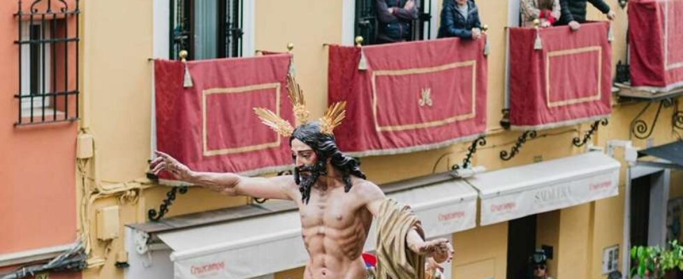 Semana Santa procesion balcon terraza onlygal