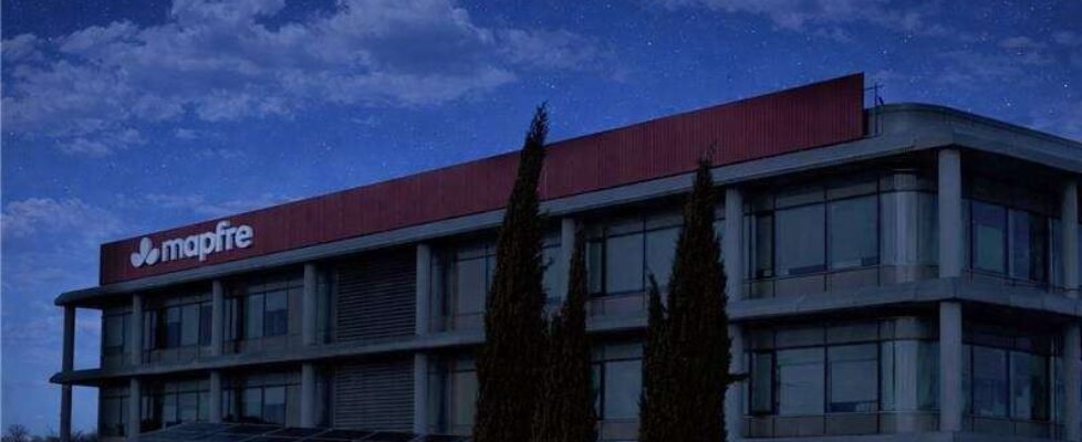 edificio mapfre apagado sin luz hora del planeta